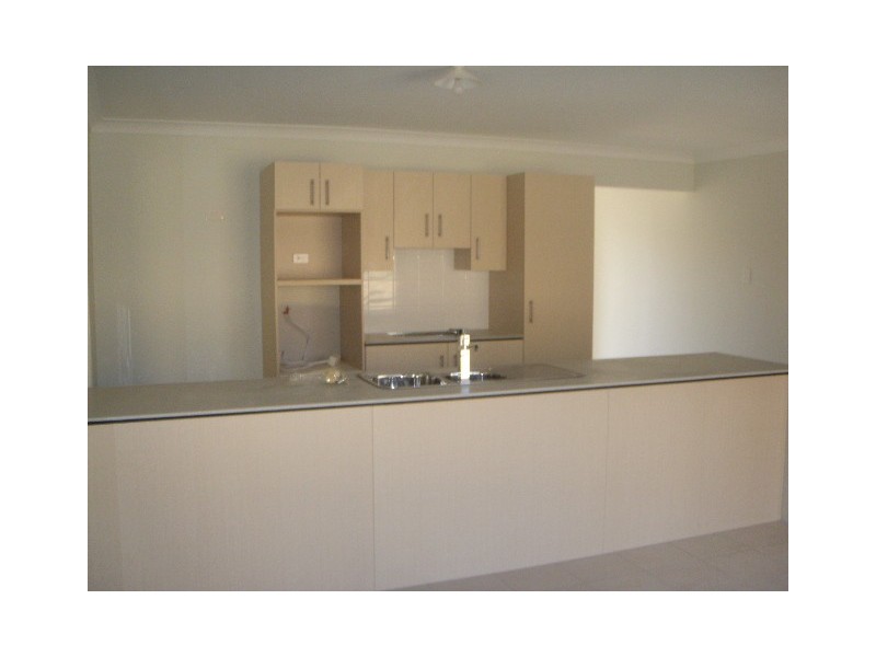 9 Eric Drive, Blackstone QLD 4304