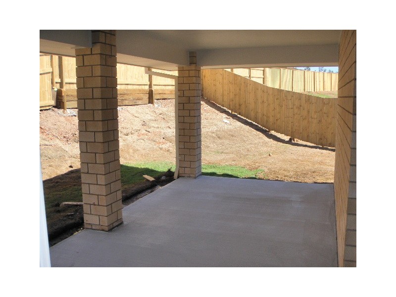 9 Eric Drive, Blackstone QLD 4304