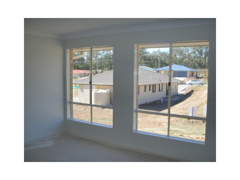 5 Eric Drive, Blackstone QLD 4304