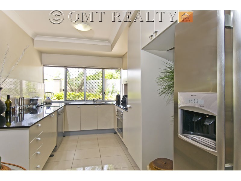 2/17 Cardross Street, Yeerongpilly QLD 4105