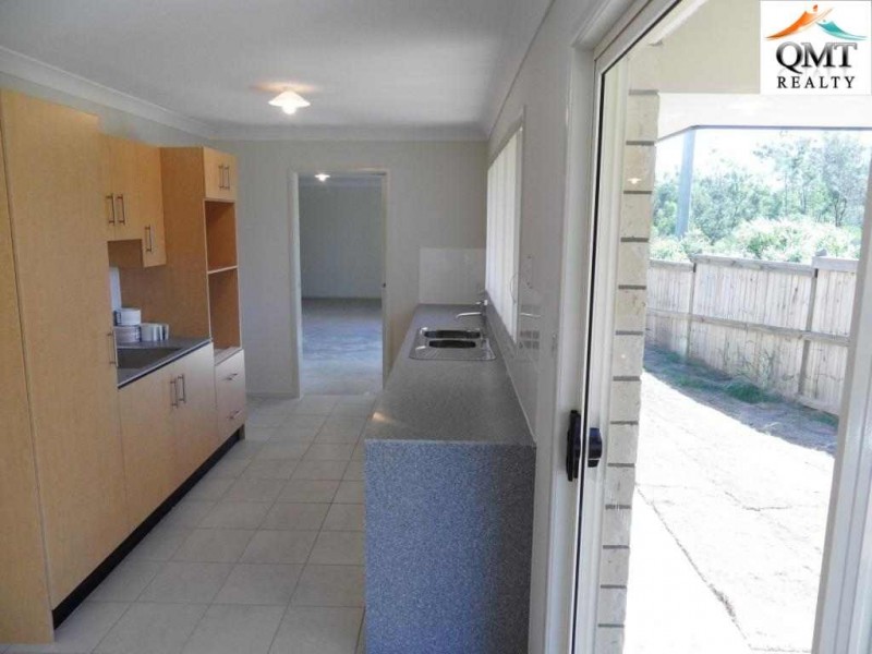 16 Eric Drive, Blackstone QLD 4304