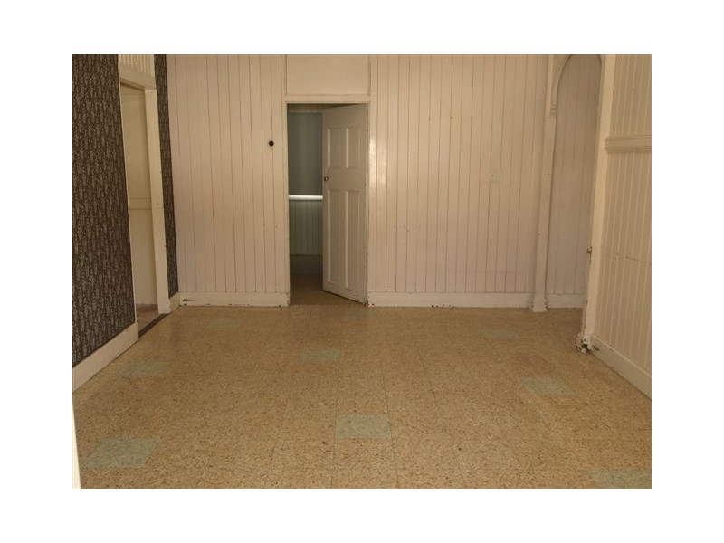 14 SEVENTH AV, Windsor QLD 4030