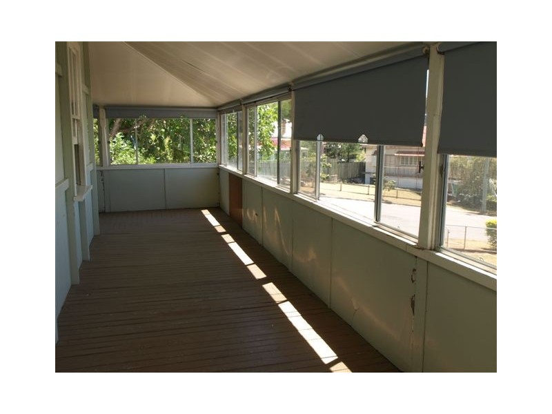 14 SEVENTH AV, Windsor QLD 4030