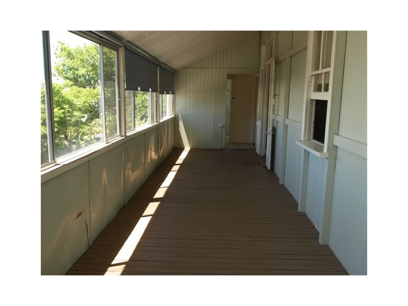 14 SEVENTH AV, Windsor QLD 4030