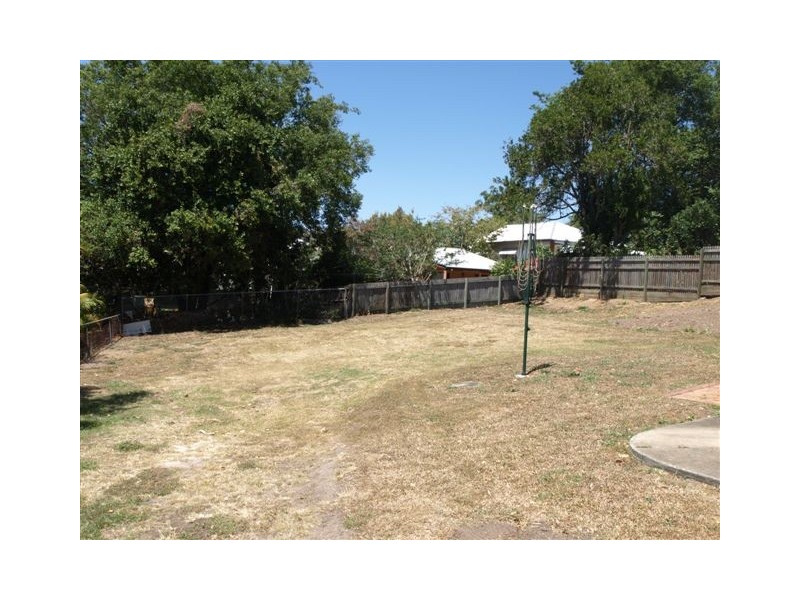 14 SEVENTH AV, Windsor QLD 4030