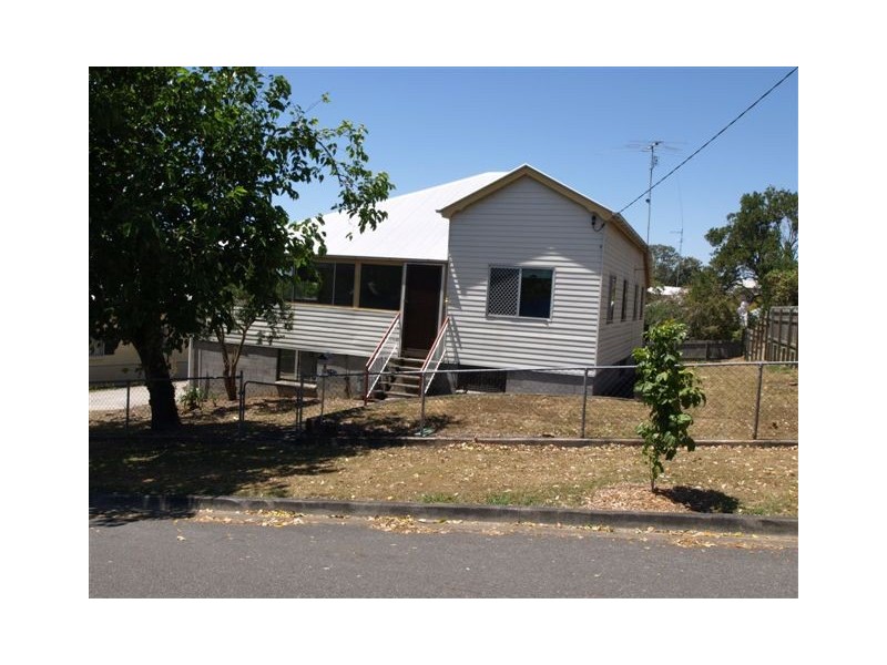14 SEVENTH AV, Windsor QLD 4030
