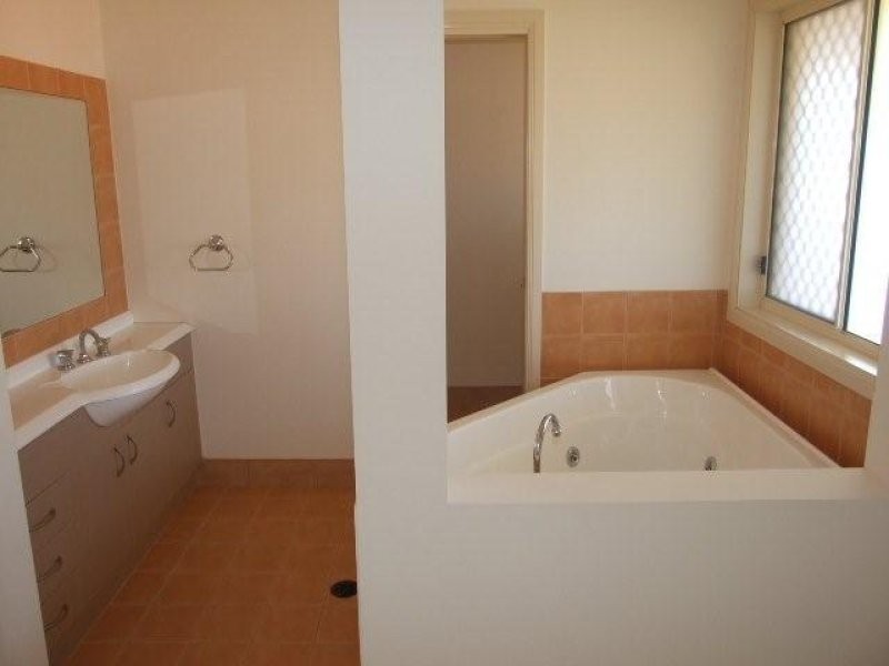 3 LEELABEN PLACE, Eight Mile Plains QLD 4113