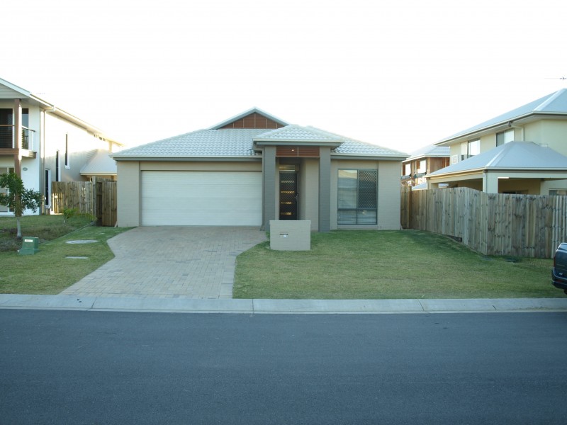 8 SILKPOD COURT, North Lakes QLD 4509