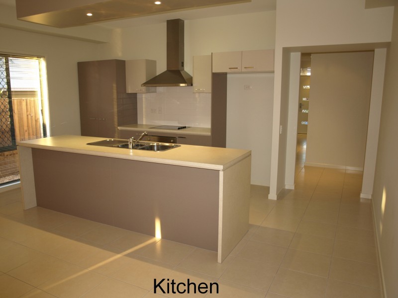 8 SILKPOD COURT, North Lakes QLD 4509