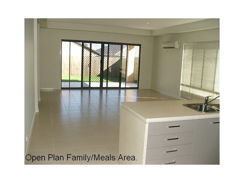 8 SILKPOD COURT, North Lakes QLD 4509