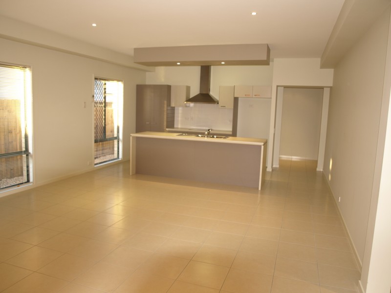 8 SILKPOD COURT, North Lakes QLD 4509