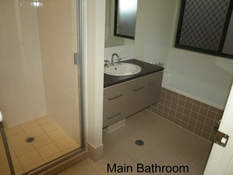 8 SILKPOD COURT, North Lakes QLD 4509