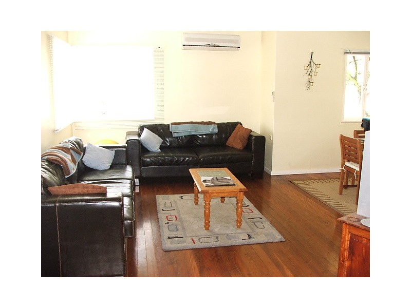 15 DERAMORE STREET, Wavell Heights QLD 4012