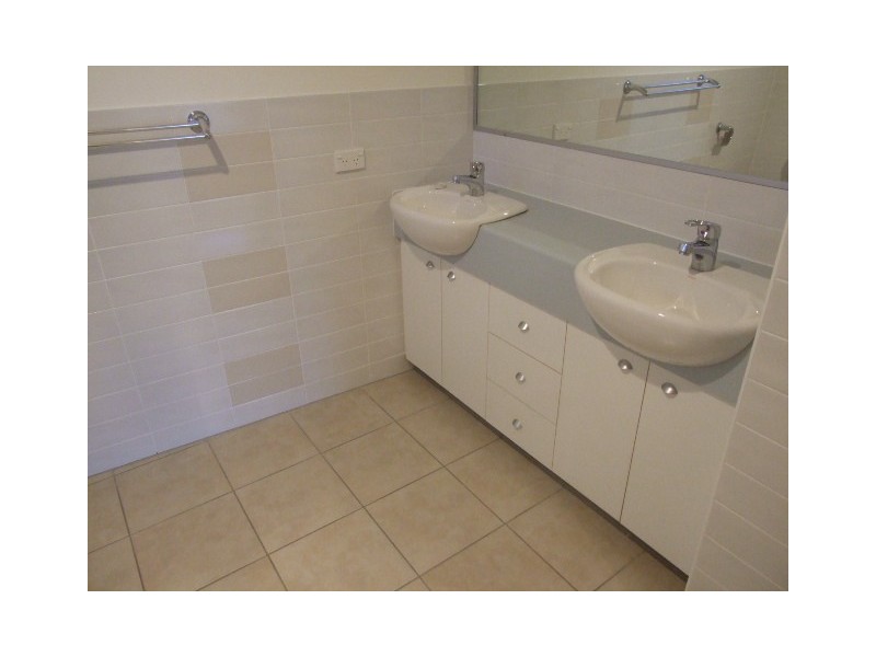 11 Hayman St, Redland Bay QLD 4165