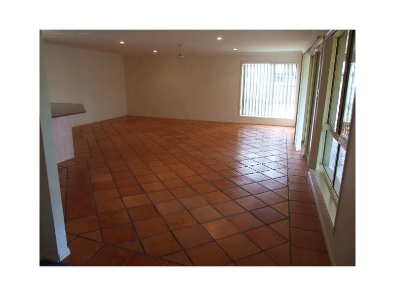 3 SUNHAVEN CRES, Kuraby QLD 4112