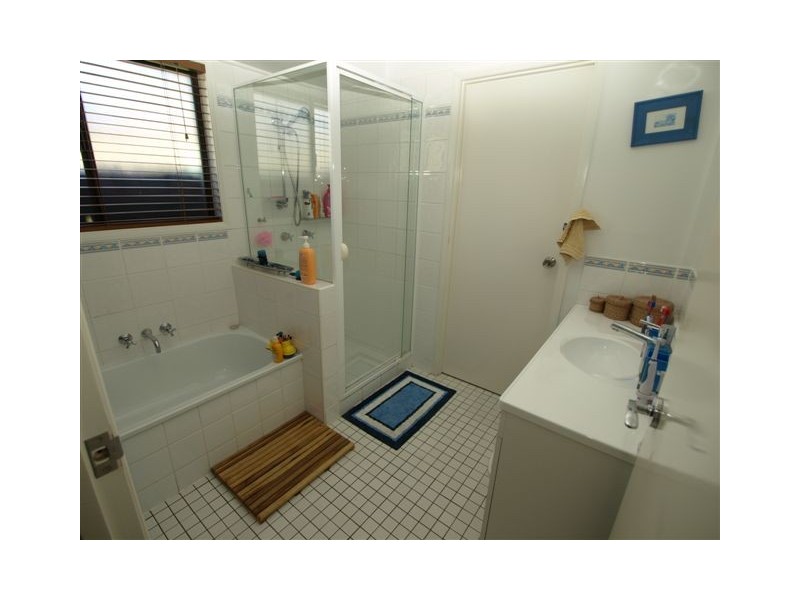 1 BOONAH COURT, Helensvale QLD 4212