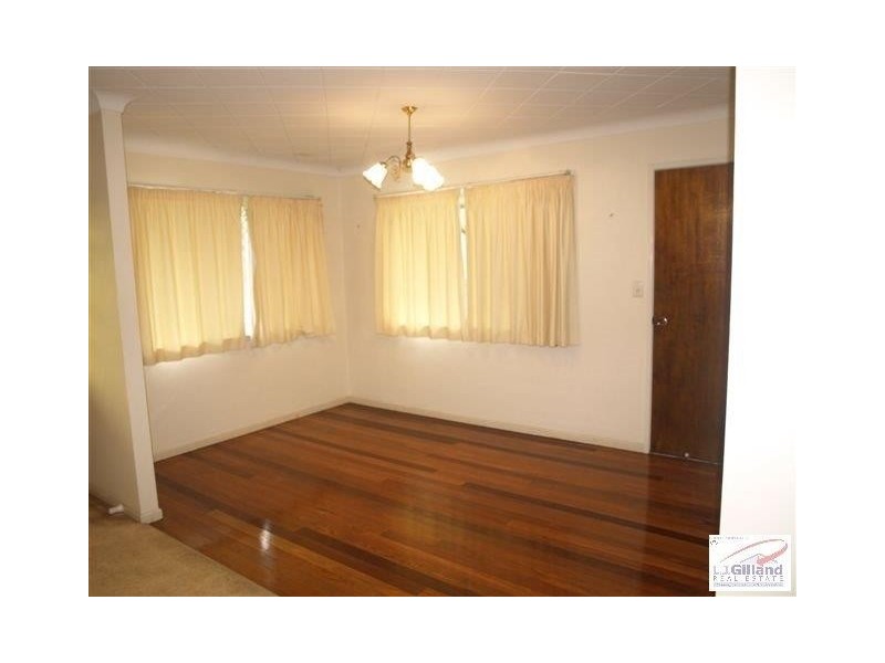 8 Nursery Rd, Holland Park West QLD 4121