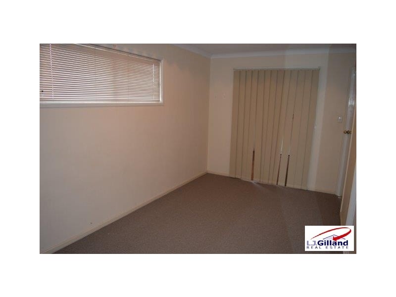 8 Nursery Rd, Holland Park West QLD 4121