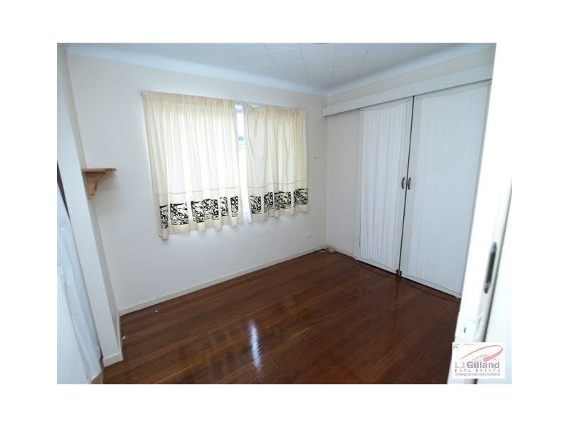 8 Nursery Rd, Holland Park West QLD 4121