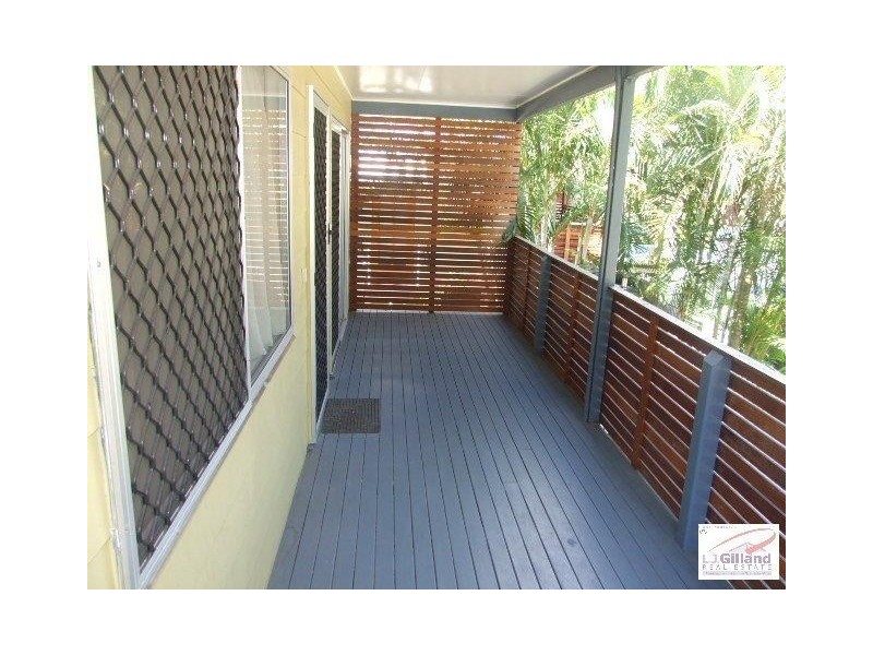 8 Nursery Rd, Holland Park West QLD 4121