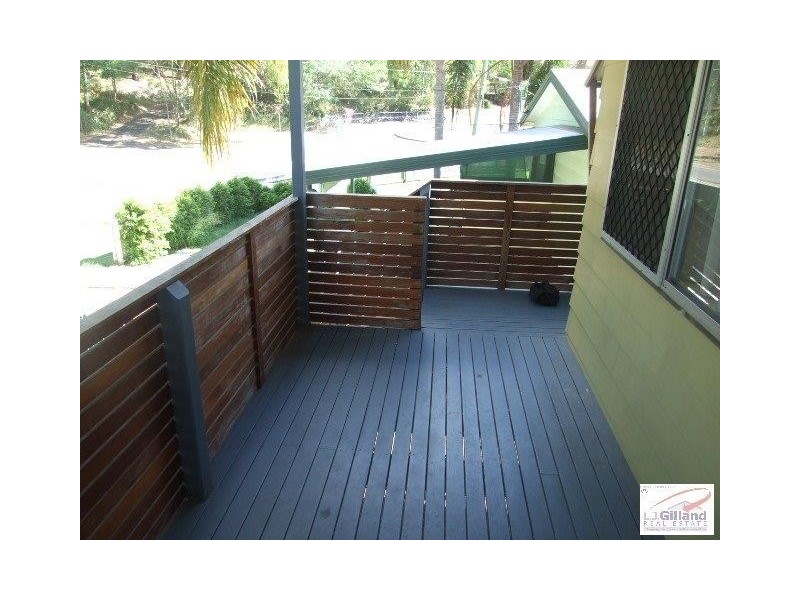 8 Nursery Rd, Holland Park West QLD 4121