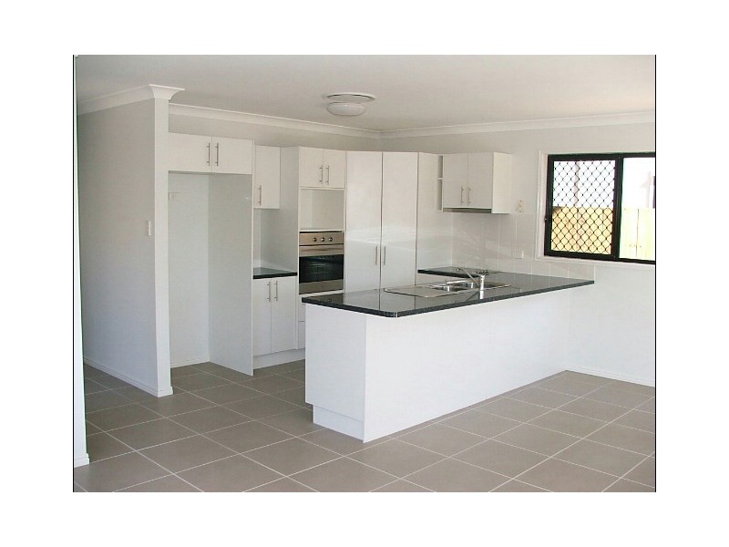 8B KARAWATHA ST, Springwood QLD 4127