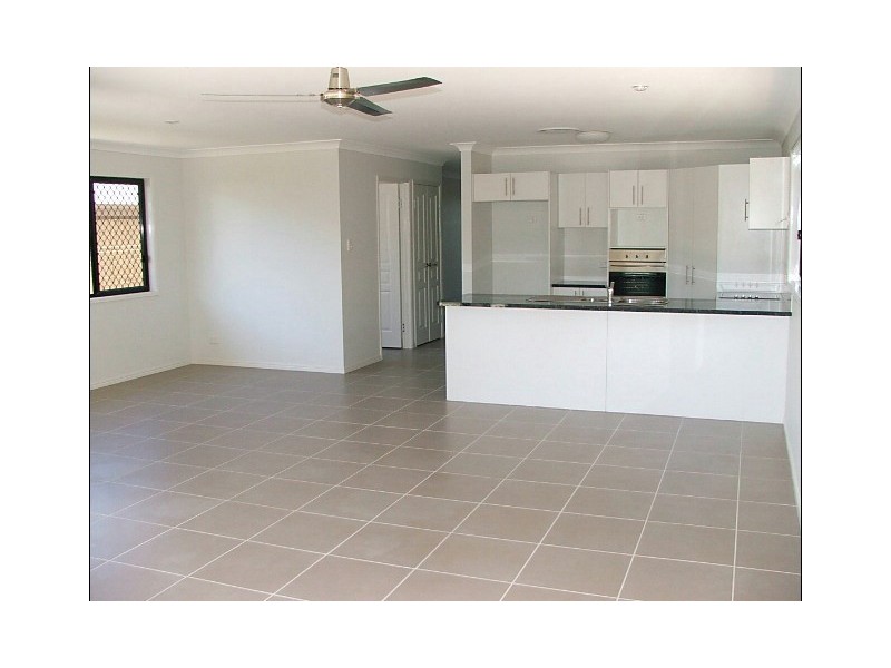 8B KARAWATHA ST, Springwood QLD 4127