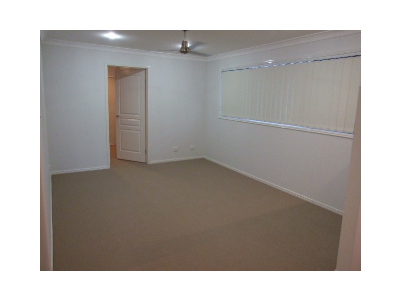 8B KARAWATHA ST, Springwood QLD 4127