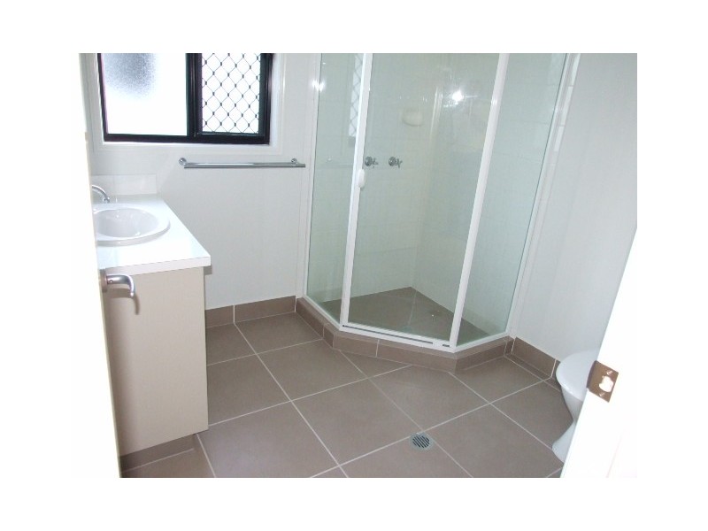 8B KARAWATHA ST, Springwood QLD 4127