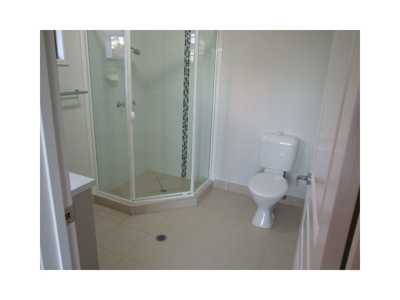 8B KARAWATHA ST, Springwood QLD 4127