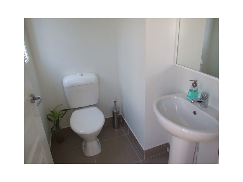 8B KARAWATHA ST, Springwood QLD 4127