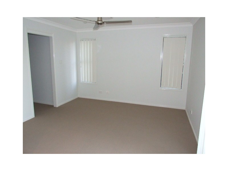 8B KARAWATHA ST, Springwood QLD 4127