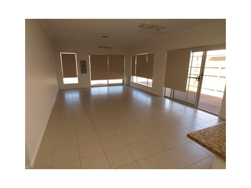 54 Baybrezze Cres, Murrumba Downs QLD 4503