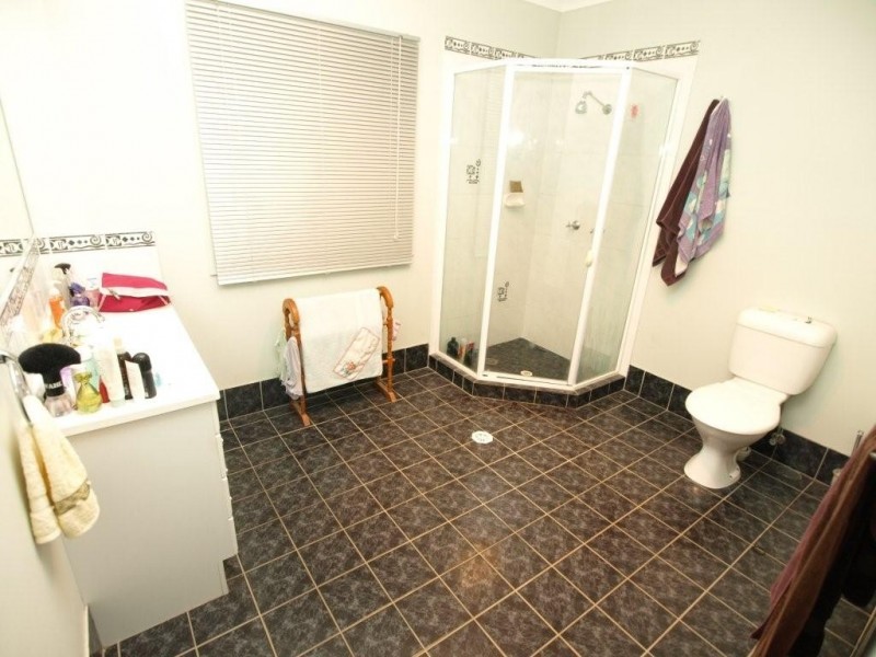 24 DENISON PARADE, North Lakes QLD 4509
