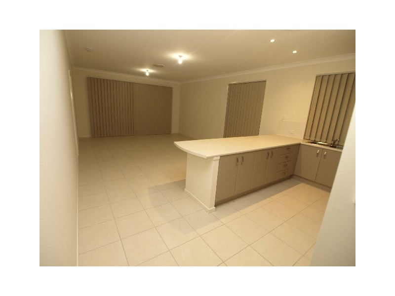 19 EATON CLOSE, North Lakes QLD 4509