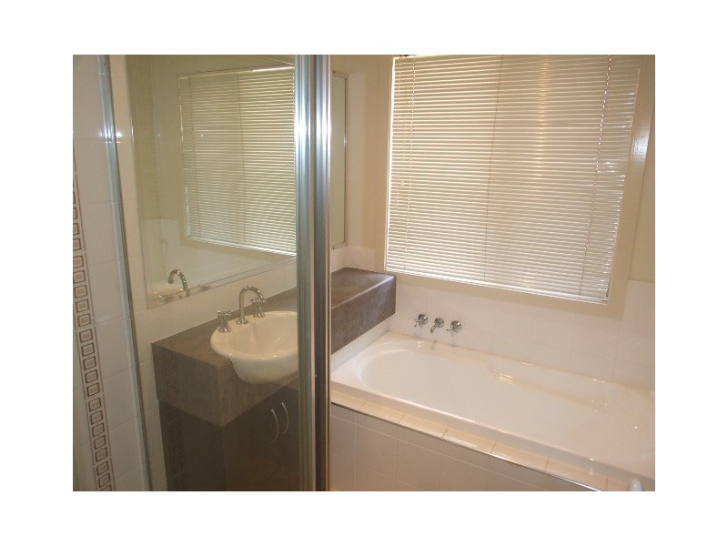 1 Tom Place, Birkdale QLD 4159