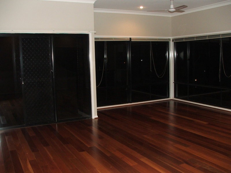 20 Tullipwood Place, Moggill QLD 4070