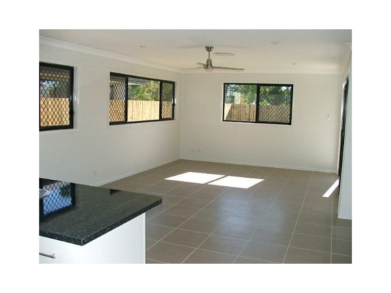 8B Karawatha street, Springwood QLD 4127