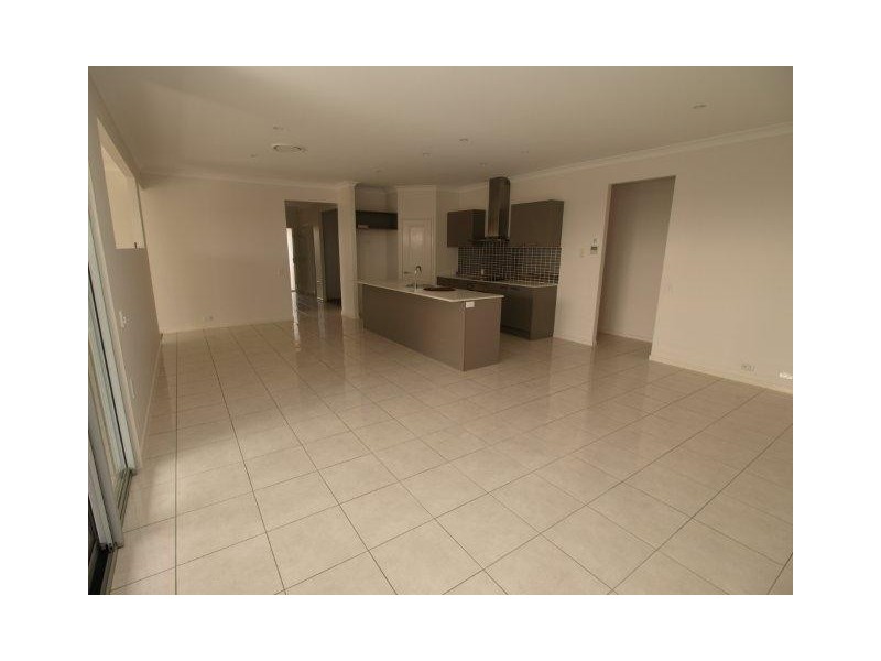 3 Planigale Cres, North Lakes QLD 4509