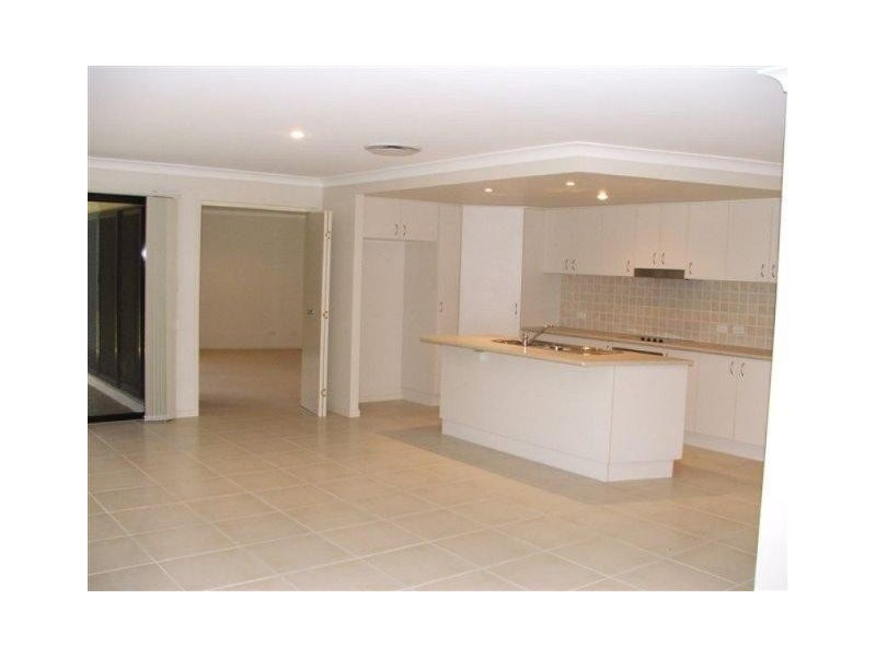 152 White Cedar Circuit, Stretton QLD 4116