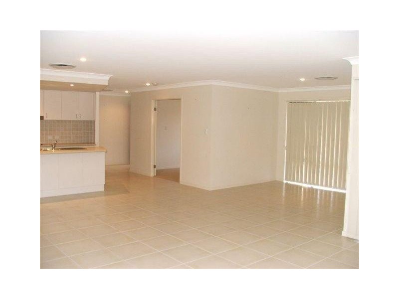 152 White Cedar Circuit, Stretton QLD 4116