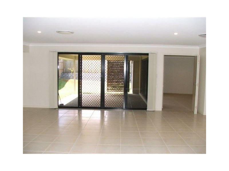 152 White Cedar Circuit, Stretton QLD 4116