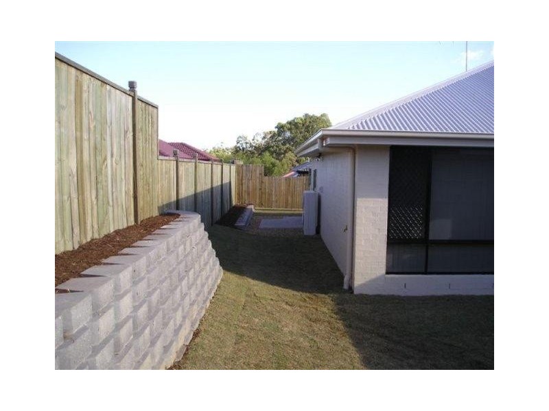 152 White Cedar Circuit, Stretton QLD 4116