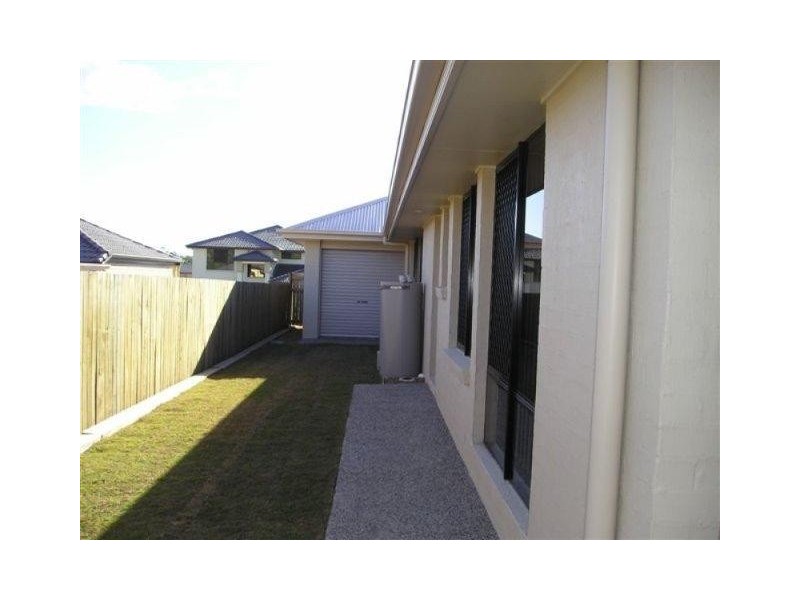 152 White Cedar Circuit, Stretton QLD 4116