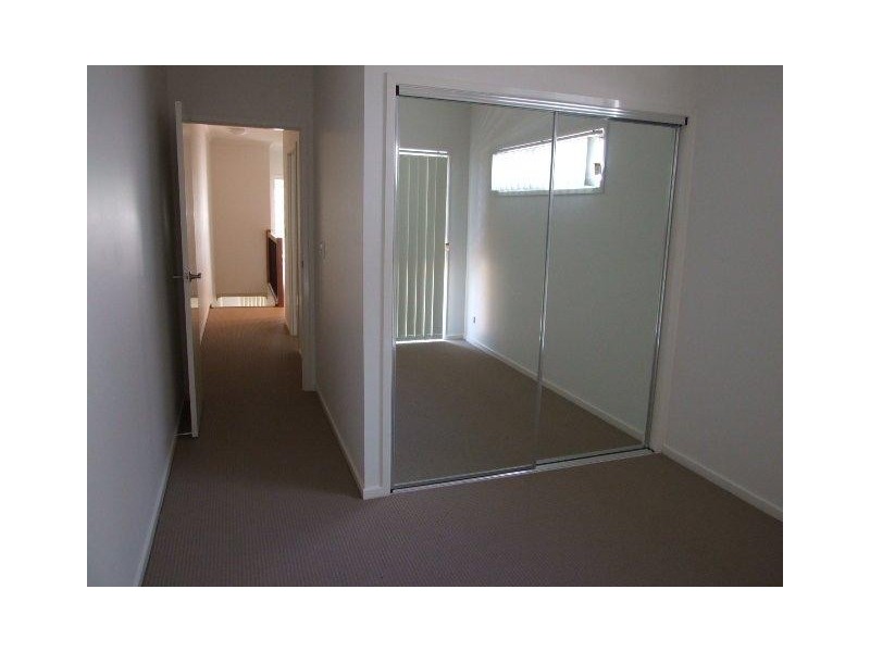 2/1-5 Anthony Street, Kingston QLD 4114