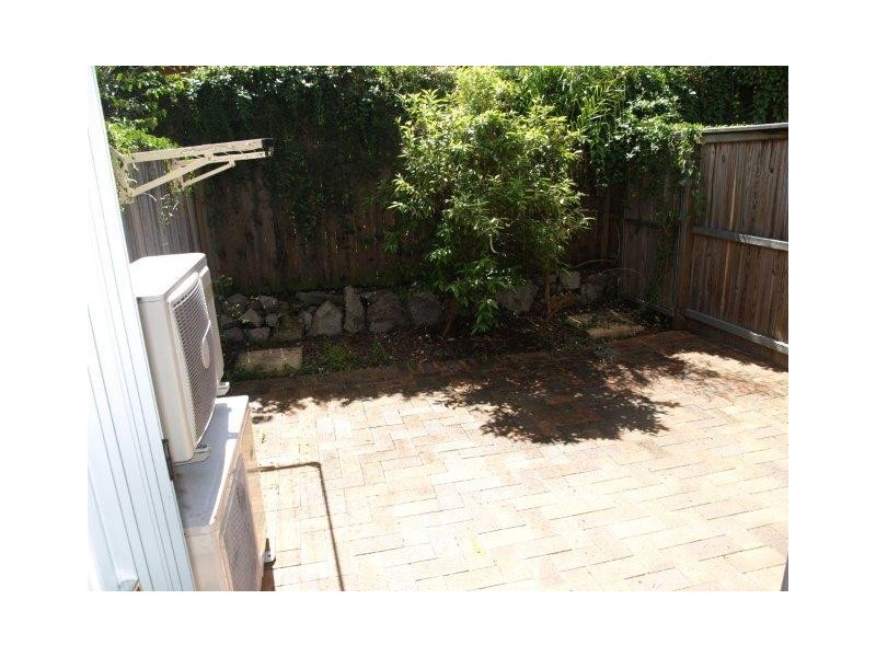 2/1-5 Anthony Street, Kingston QLD 4114