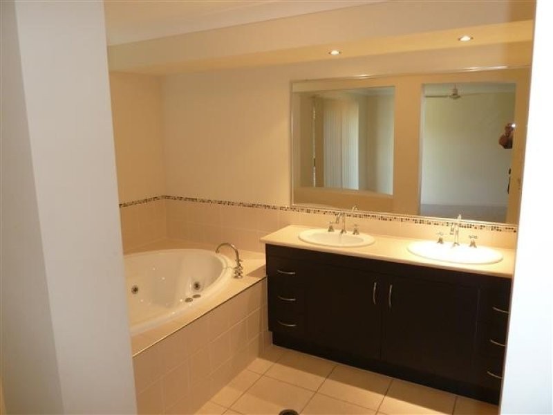 11 St Clair Court, Redland Bay QLD 4165