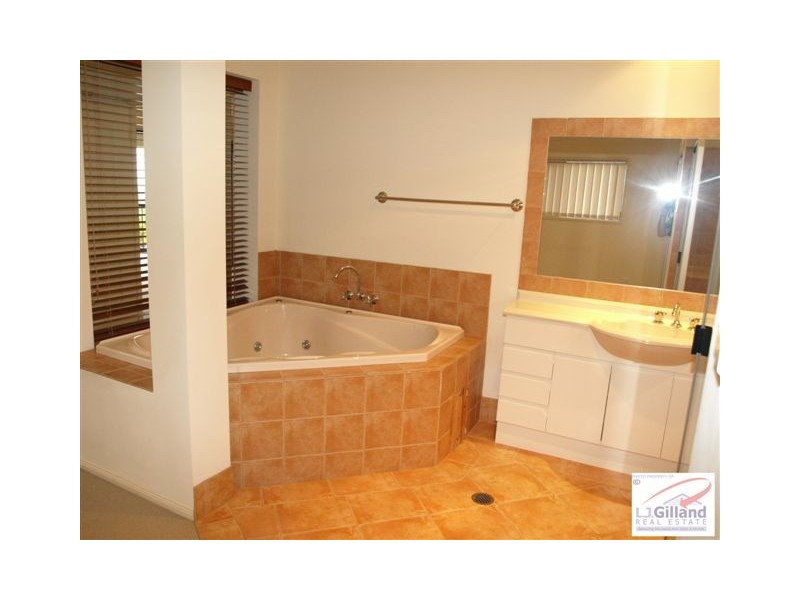 5 Keirnan Street, Redland Bay QLD 4165