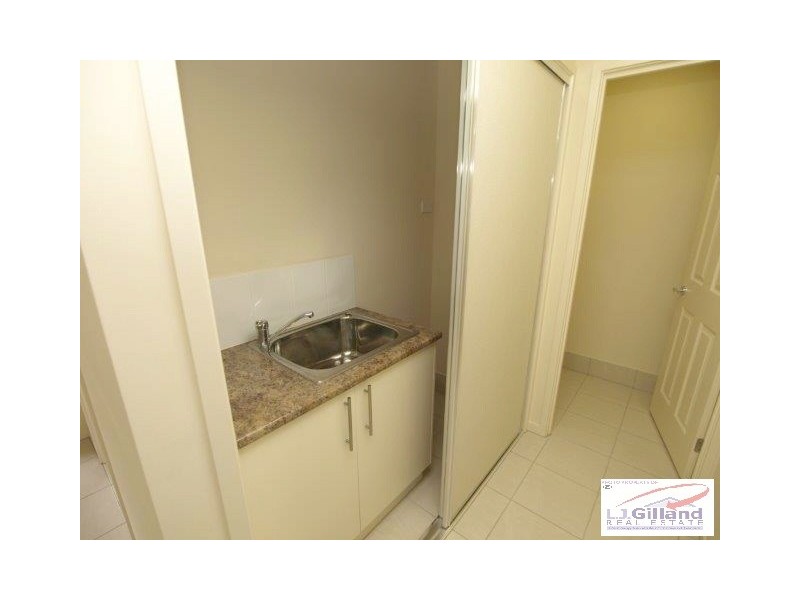 2/6 Oakmoss Street, Springfield Lakes QLD 4300