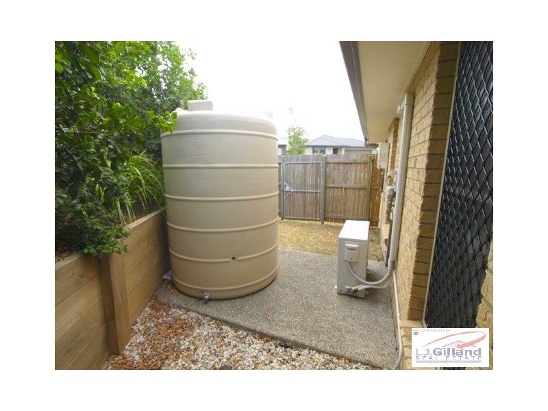 2/6 Oakmoss Street, Springfield Lakes QLD 4300